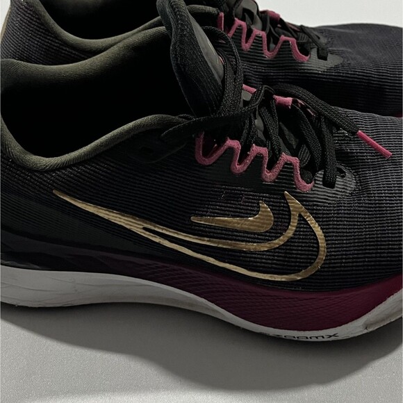 Nike Zoom Fly 5 Black Gold DM8974 004 Womens Running Shoes Sneakers Gym Sz 9 - Picture 2 of 10